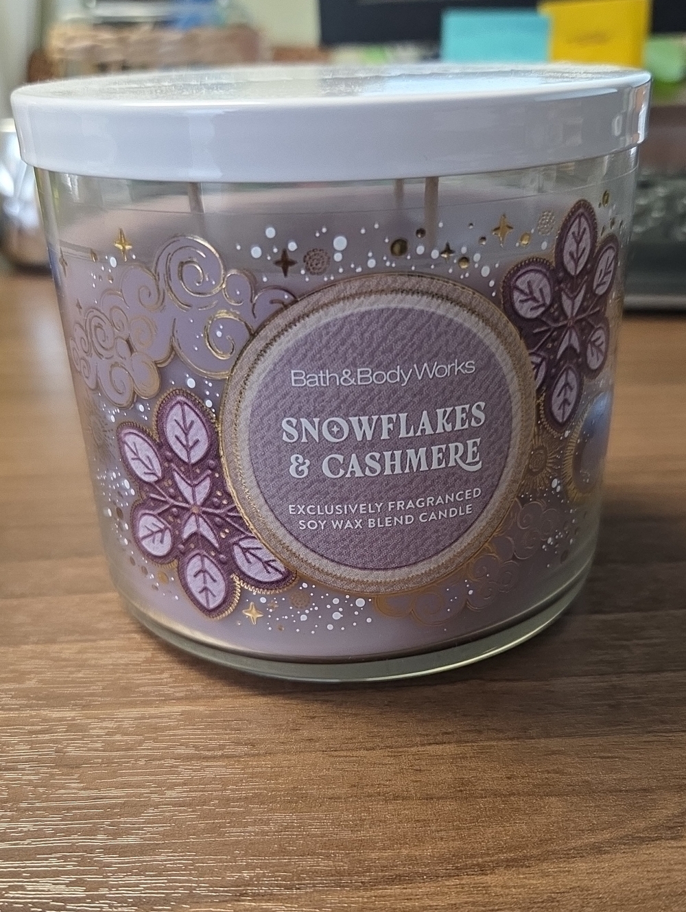 Bath & Body Works Snowflakes & Cashmere Candle - Light Purple